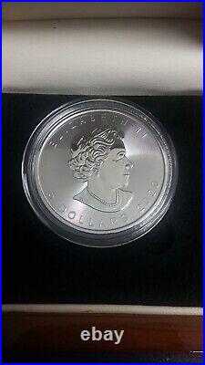 Elizabeth II. 2020 Maple Leaf Merry Christmas Coloured. 999 Silver 1oz Coin
